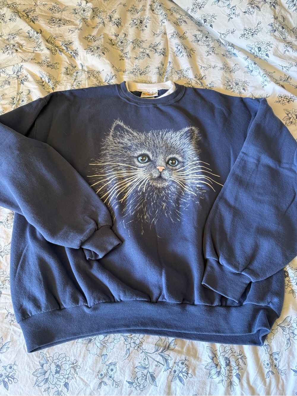 Vintage Crewneck Sweatshirt with Realistic Cat Face - Navy